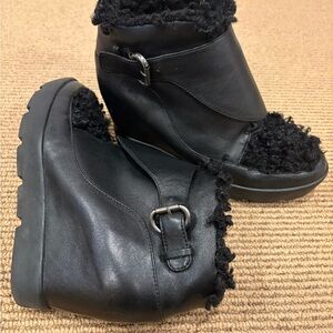 Black Leather Winter Boots with Fur Lining and Sturdy Sole